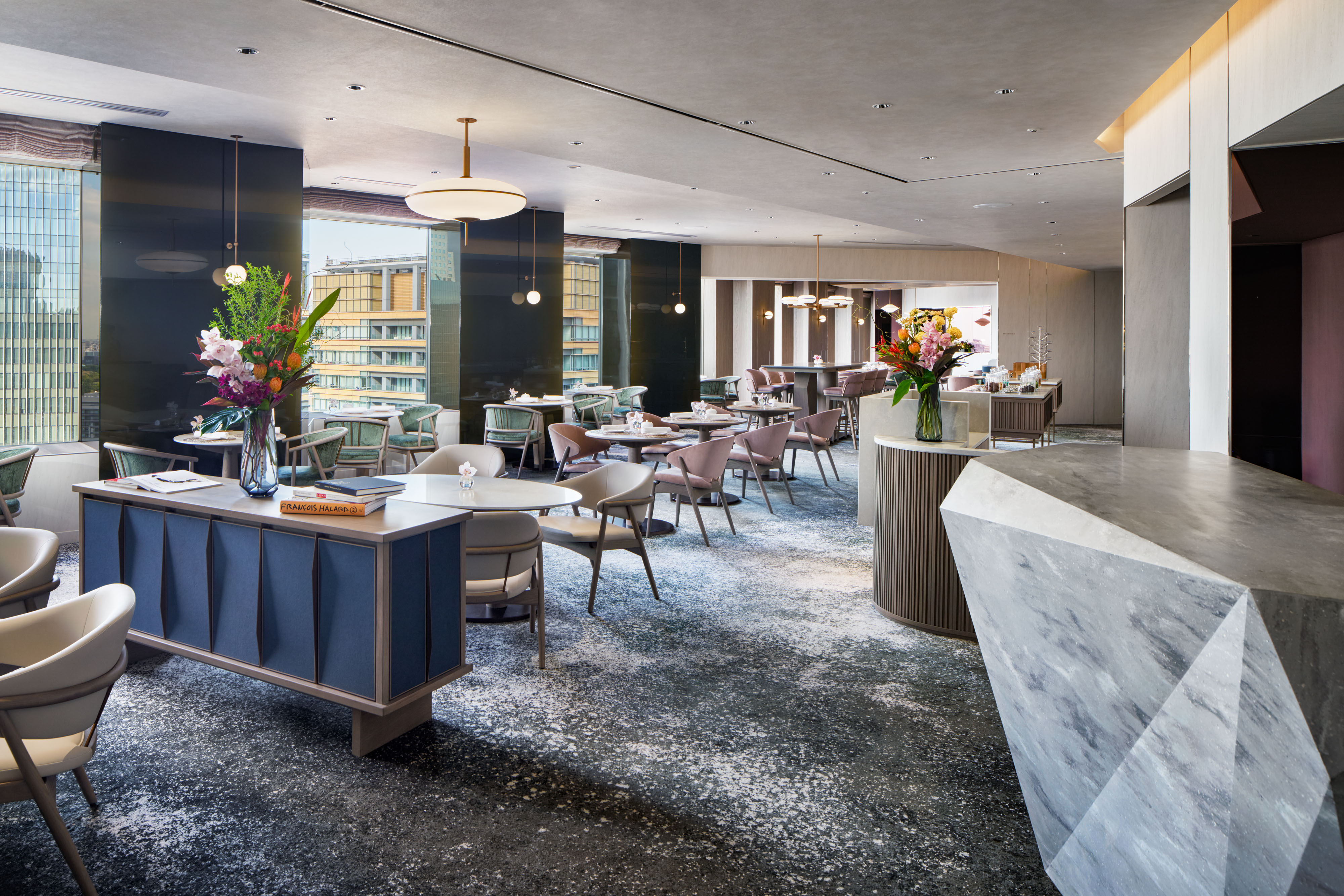 New Club InterContinental Lounge on 36th floor_1.jpg
