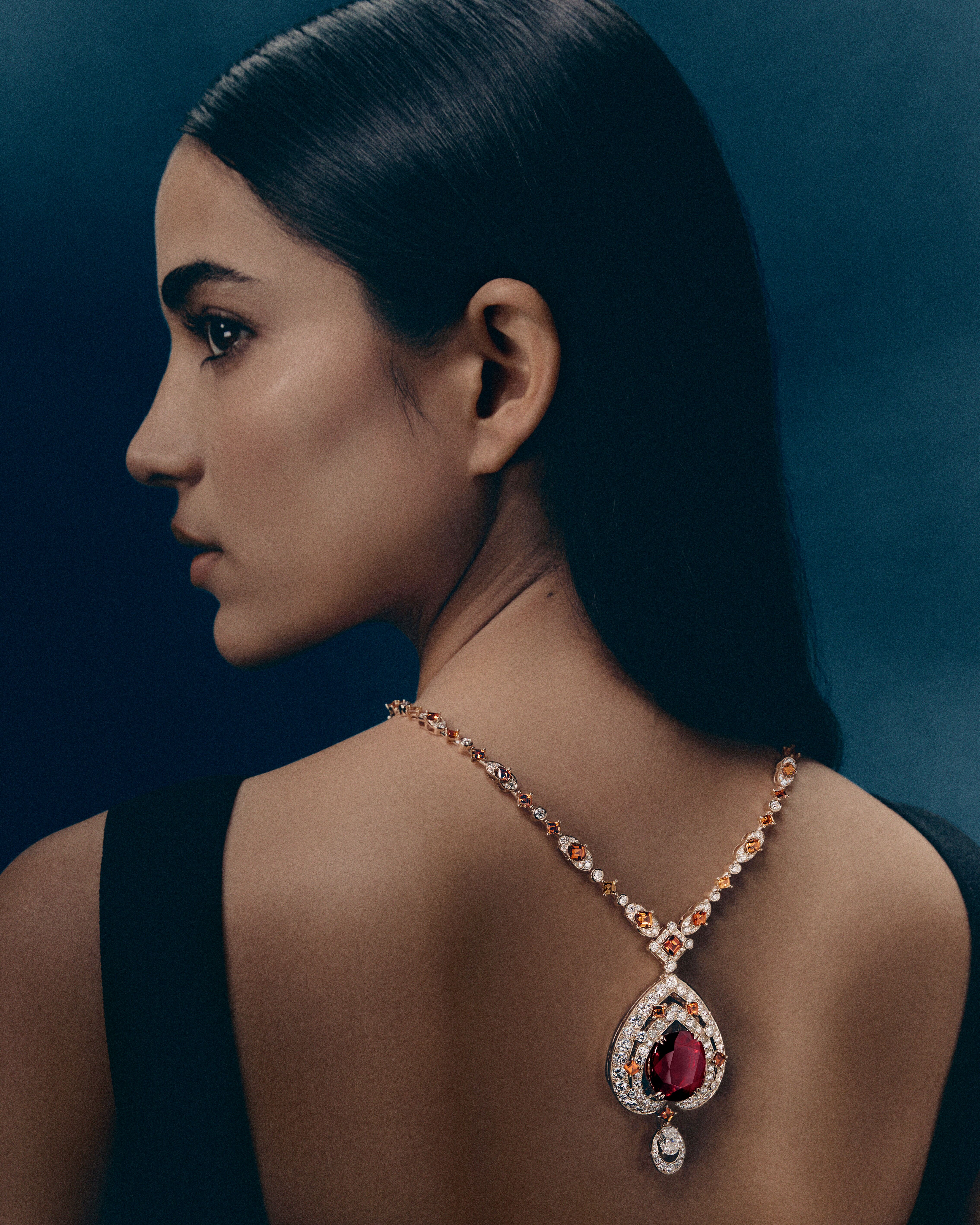 14.CHAUMET+A+JOURNEY+THROUGH+NATURE+闻香撷芳高定珠宝套系Cinnamon+Bark玉桂主题可转换项链.jpg